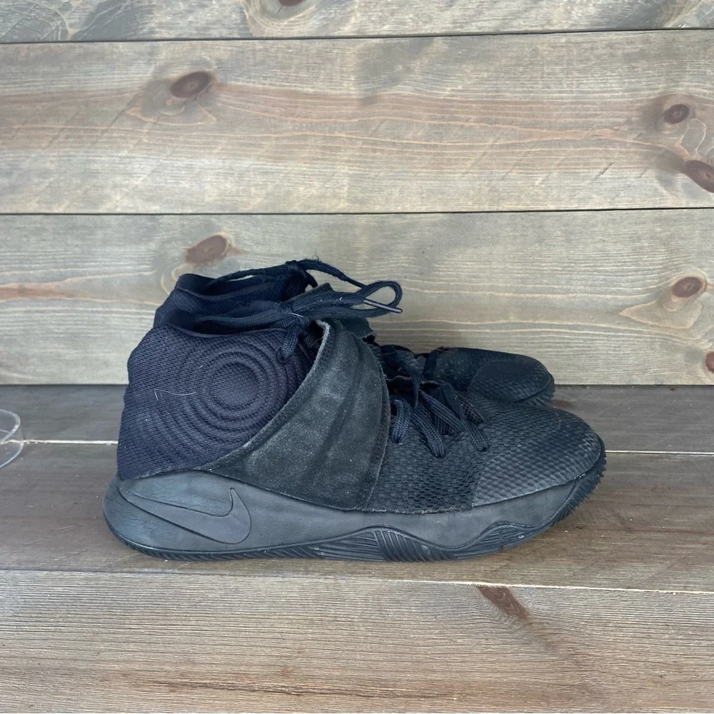 Nike kyrie 2 womens size 8 sneakers triple black basketball shoes